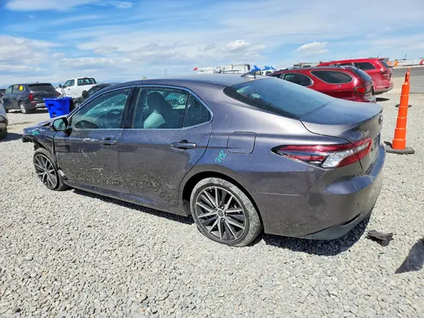 4T1F11BK3NU050611 2022 TOYOTA CAMRY - Image 2