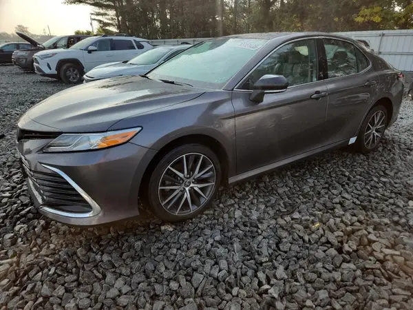 4T1F11BK3NU056831 2022 TOYOTA CAMRY - Image 1