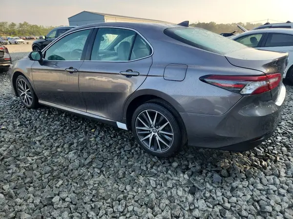 4T1F11BK3NU056831 2022 TOYOTA CAMRY - Image 2