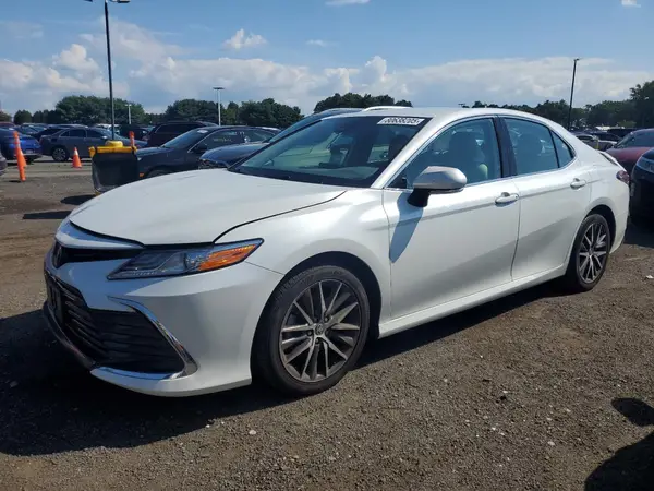 4T1F11BK3NU067490 2022 TOYOTA CAMRY - Image 1