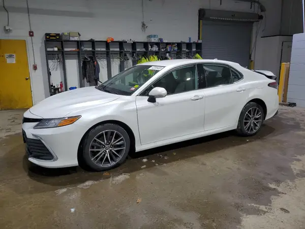 4T1F11BK3NU069031 2022 TOYOTA CAMRY - Image 1