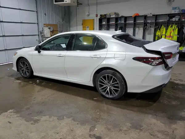 4T1F11BK3NU069031 2022 TOYOTA CAMRY - Image 2