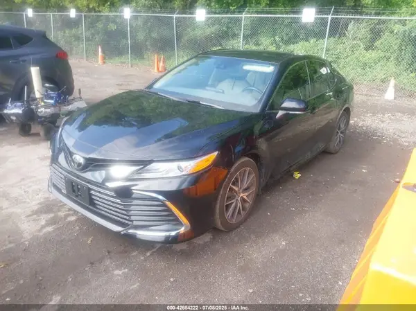 4T1F11BK4MU046601 2021 TOYOTA CAMRY - Image 2