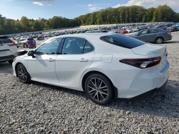 4T1F11BK4NU051458 2022 TOYOTA CAMRY - Image 2