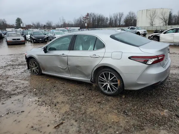 4T1F11BK4NU057650 2022 TOYOTA CAMRY - Image 2