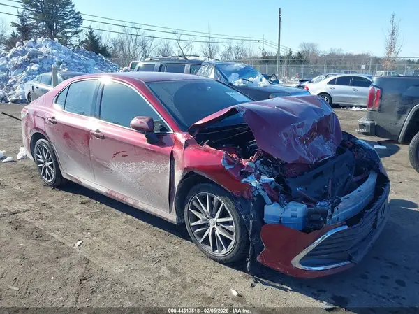 4T1F11BK4NU062654 2022 TOYOTA CAMRY - Image 1