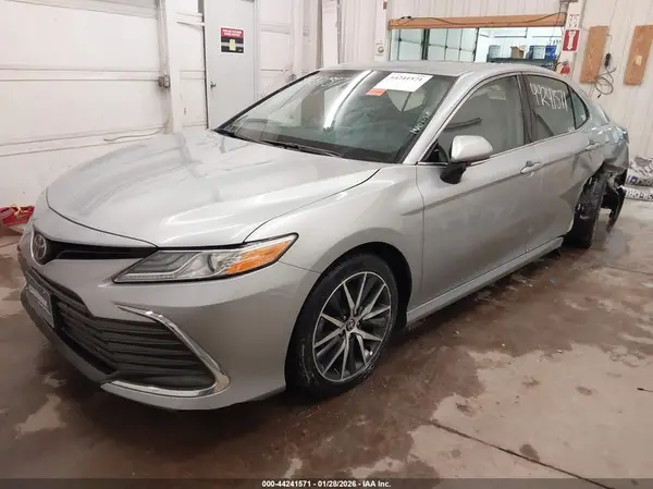 4T1F11BK4RU131090 2024 TOYOTA CAMRY - Image 2