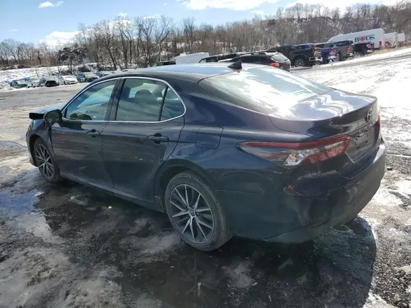 4T1F11BK5NU055065 2022 TOYOTA CAMRY - Image 2