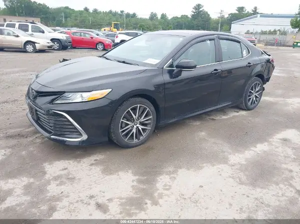 4T1F11BK5NU063148 2022 TOYOTA CAMRY - Image 2