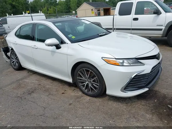 4T1F11BK6MU027466 2021 TOYOTA CAMRY - Image 1