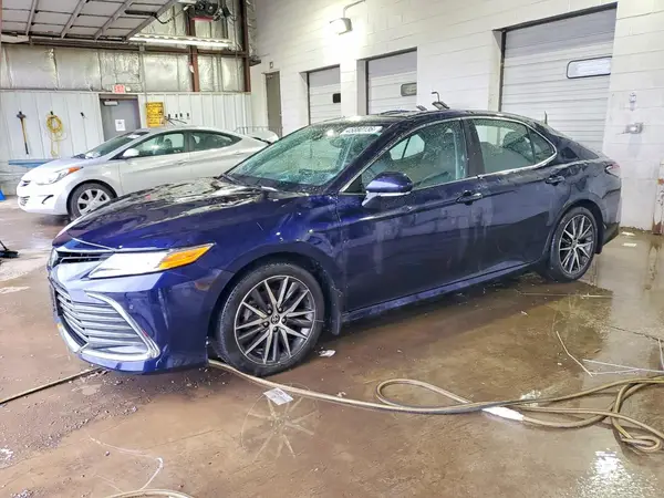4T1F11BK6NU062316 2022 TOYOTA CAMRY - Image 1