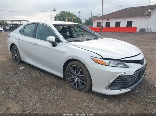4T1F11BK6NU066561 2022 TOYOTA CAMRY - Image 1