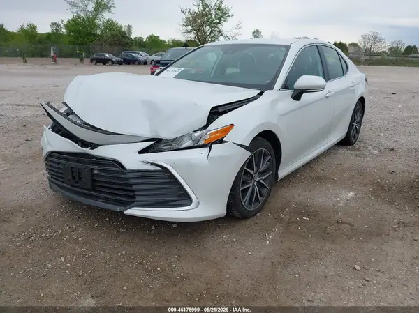 4T1F11BK7MU023068 2021 TOYOTA CAMRY - Image 2