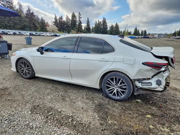 4T1F11BK8MU045192 2021 TOYOTA CAMRY - Image 2