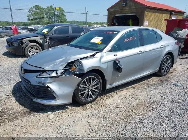 4T1F11BK8RU127477 2024 TOYOTA CAMRY - Image 2