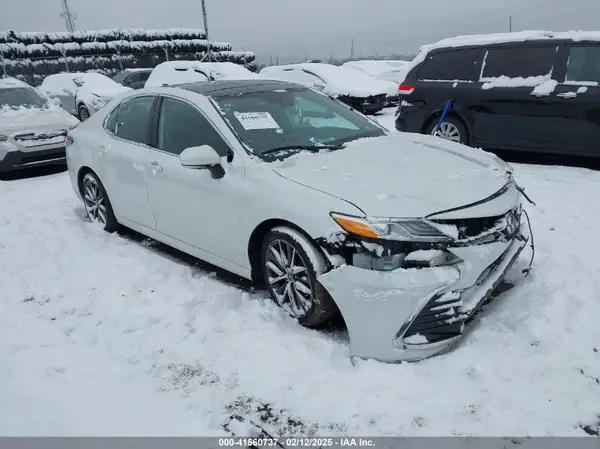4T1F11BK9MU037361 2021 TOYOTA CAMRY - Image 1