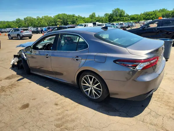 4T1F11BK9NU050340 2022 TOYOTA CAMRY - Image 2