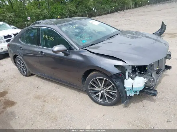 4T1F11BK9NU052041 2022 TOYOTA CAMRY - Image 1