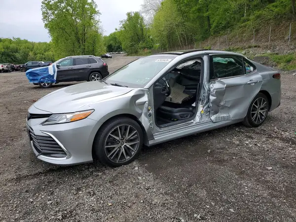 4T1F11BK9NU064576 2022 TOYOTA CAMRY - Image 1