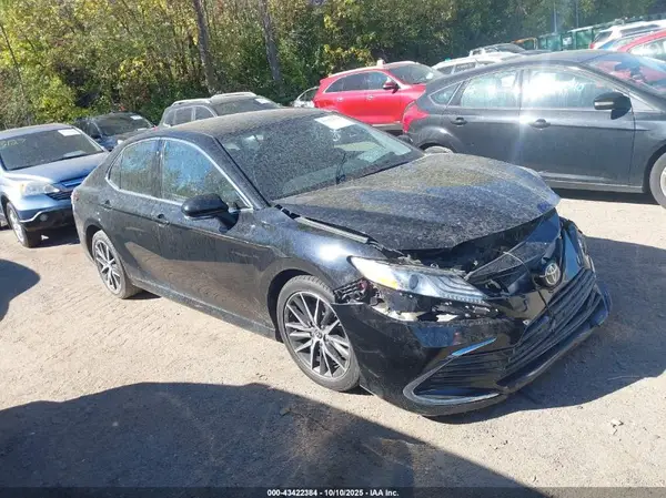 4T1F11BKXMU029043 2021 TOYOTA CAMRY - Image 1