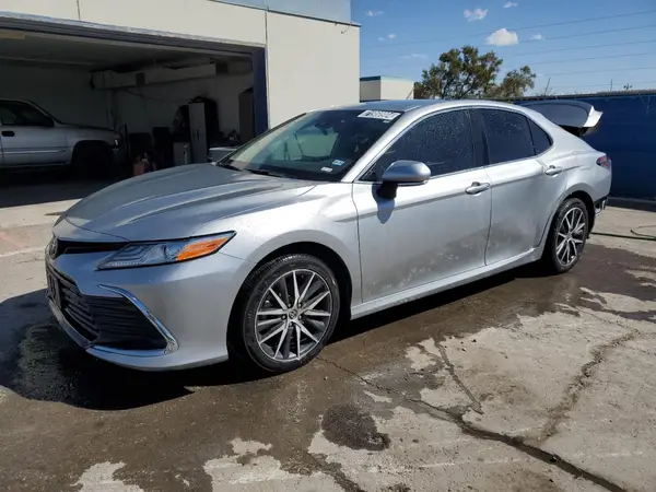 4T1F11BKXNU047625 2022 TOYOTA CAMRY - Image 1