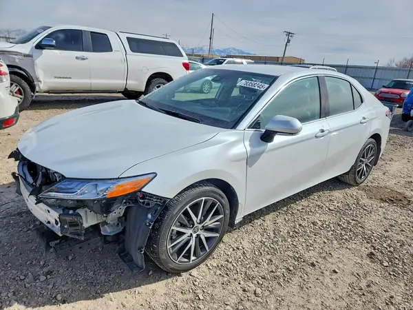 4T1F11BKXNU061282 2022 TOYOTA CAMRY - Image 1