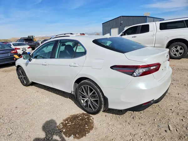 4T1F11BKXNU061282 2022 TOYOTA CAMRY - Image 2