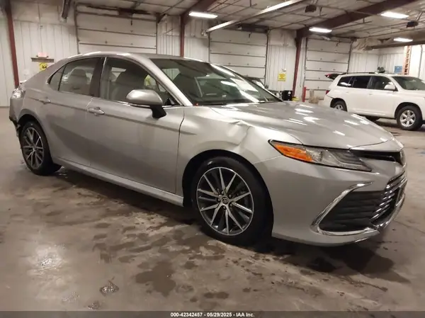 4T1F11BKXPU087724 2023 TOYOTA CAMRY - Image 1