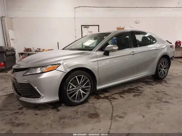 4T1F11BKXPU087724 2023 TOYOTA CAMRY - Image 2