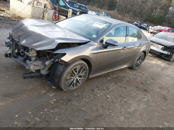 4T1F11BKXRU117419 2024 TOYOTA CAMRY - Image 2