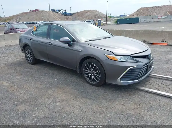 4T1F31AK0MU026406 2021 TOYOTA CAMRY - Image 1