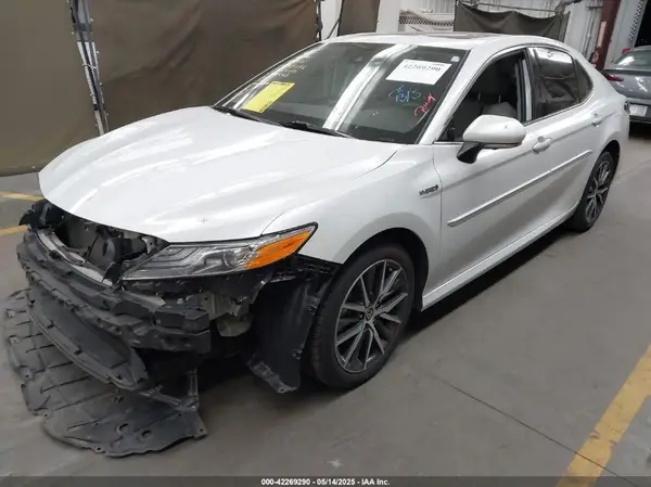 4T1F31AK0MU569352 2021 TOYOTA CAMRY - Image 2