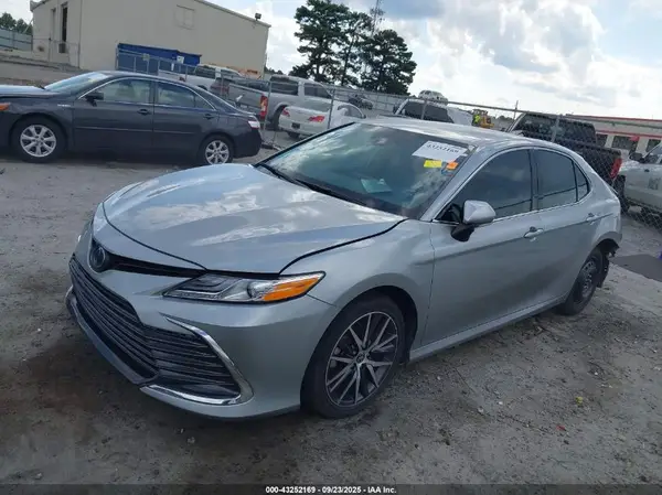 4T1F31AK0NU584659 2022 TOYOTA CAMRY - Image 2