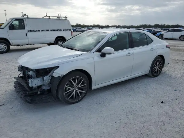 4T1F31AK0NU588677 2022 TOYOTA CAMRY - Image 1