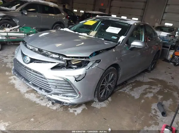 4T1F31AK0NU598948 2022 TOYOTA CAMRY - Image 2