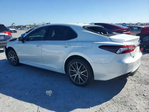 4T1F31AK1NU574240 2022 TOYOTA CAMRY - Image 2