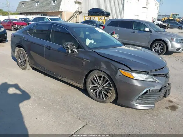 4T1F31AK2MU026777 2021 TOYOTA CAMRY - Image 1