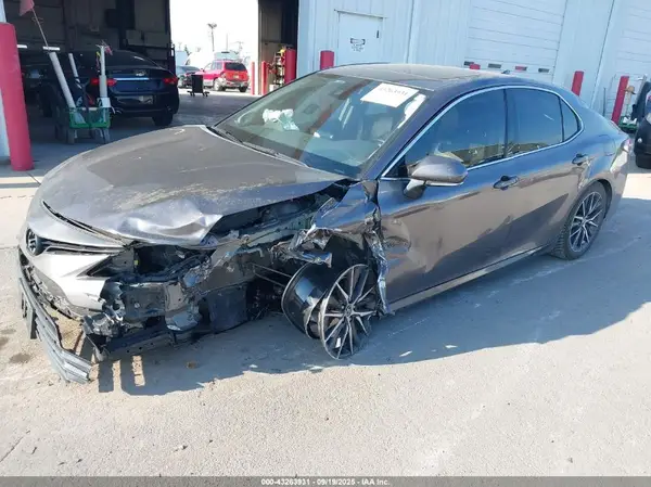 4T1F31AK2MU026777 2021 TOYOTA CAMRY - Image 2
