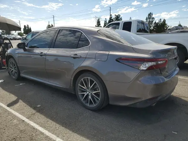 4T1F31AK2MU557574 2021 TOYOTA CAMRY - Image 2