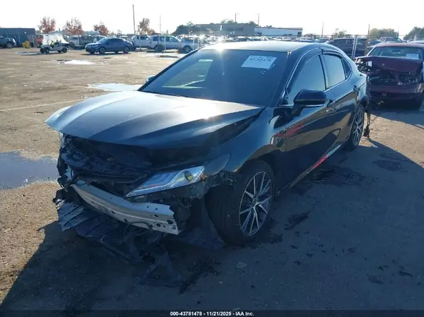4T1F31AK2MU560636 2021 TOYOTA CAMRY - Image 2