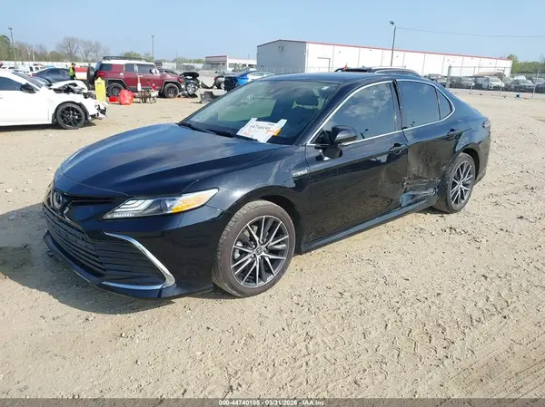 4T1F31AK2MU562810 2021 TOYOTA CAMRY - Image 2