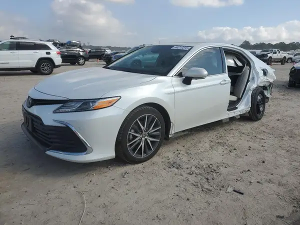 4T1F31AK2NU035870 2022 TOYOTA CAMRY - Image 1
