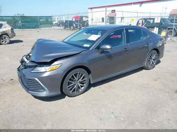 4T1F31AK2NU597994 2022 TOYOTA CAMRY - Image 2