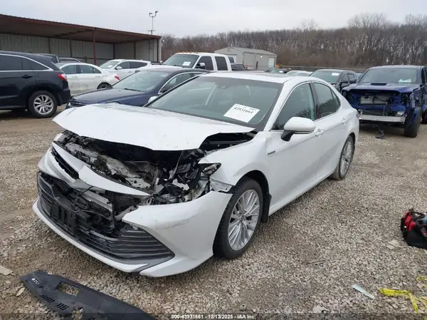 4T1F31AK3LU543715 2020 TOYOTA CAMRY - Image 2