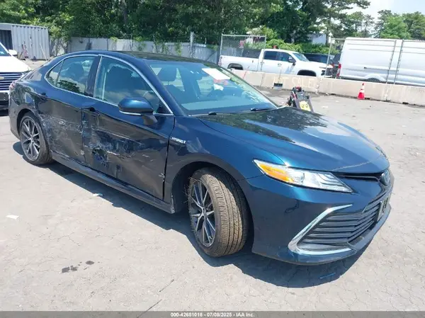 4T1F31AK3MU554067 2021 TOYOTA CAMRY - Image 1