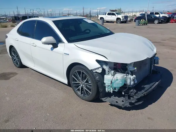 4T1F31AK3MU564128 2021 TOYOTA CAMRY - Image 1