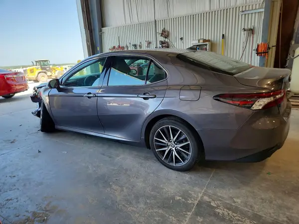 4T1F31AK3NU572067 2022 TOYOTA CAMRY - Image 2