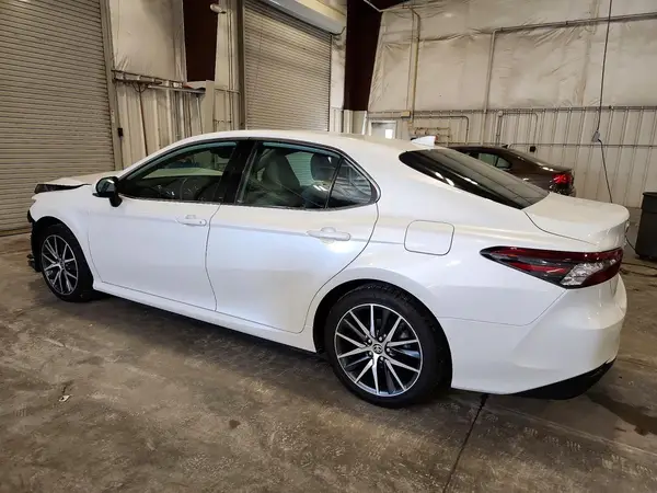 4T1F31AK3NU575065 2022 TOYOTA CAMRY - Image 2