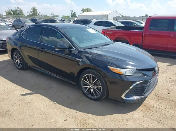 4T1F31AK4MU560296 2021 TOYOTA CAMRY - Image 1