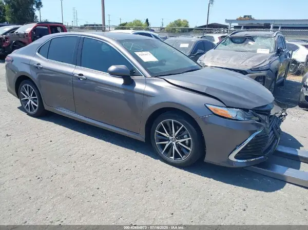 4T1F31AK4NU571560 2022 TOYOTA CAMRY - Image 1